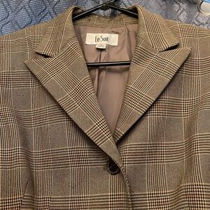 Le Suit-Size 10
Tan Check Stripe -Lined Blazer 
DryCleanOnly
GoodCondition